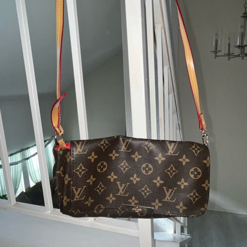 Louis Vuitton bag red interior one big pocket one time used